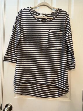 🦋Umgee Navy and  off White Striped Long Sleeve Pocket Tee size medium